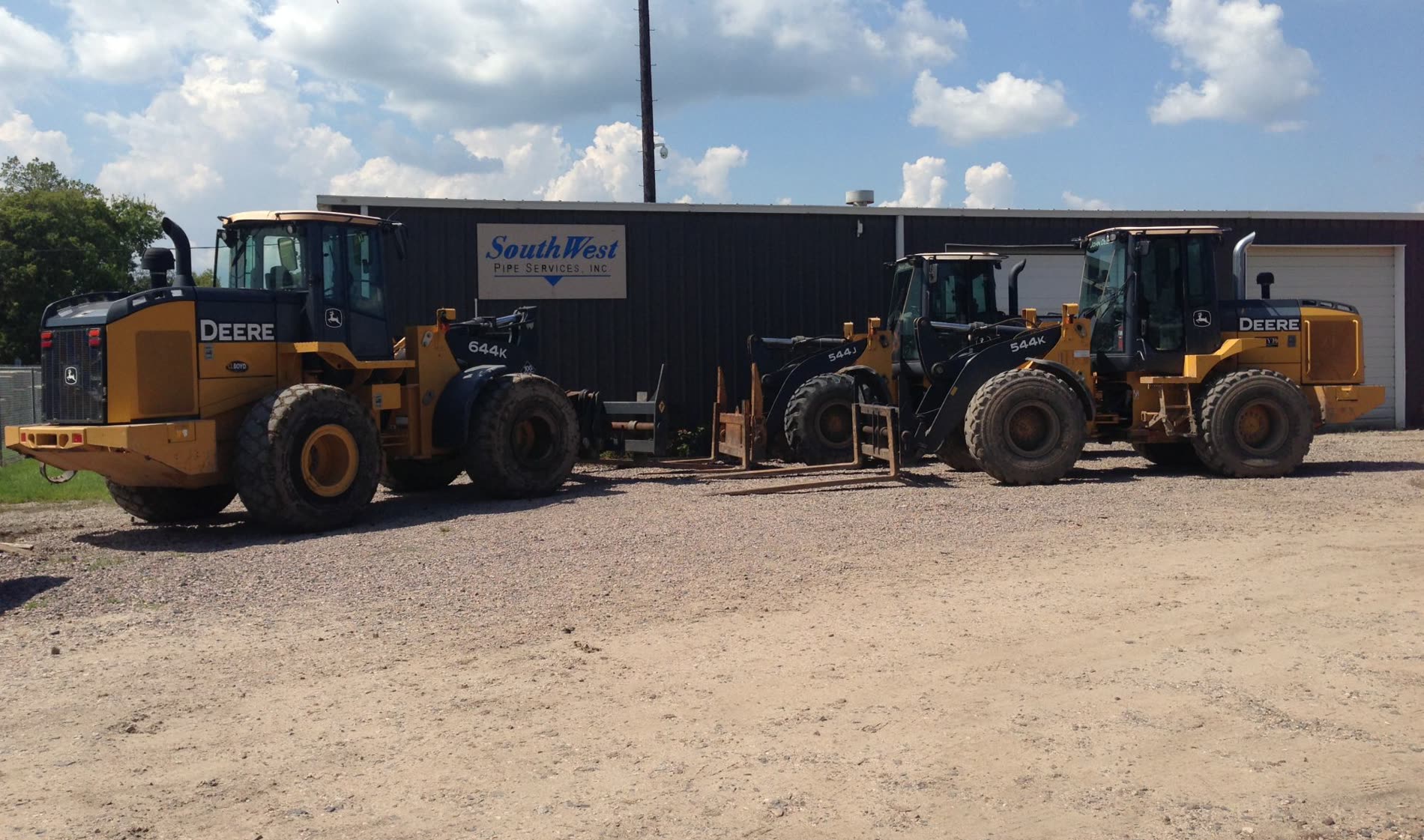 Wheel loaders with pipe forks at the SWPS yard
